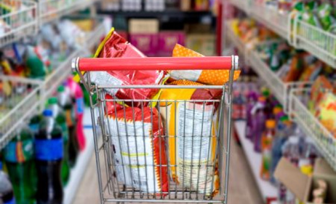 Snack packs in shopping cart at store